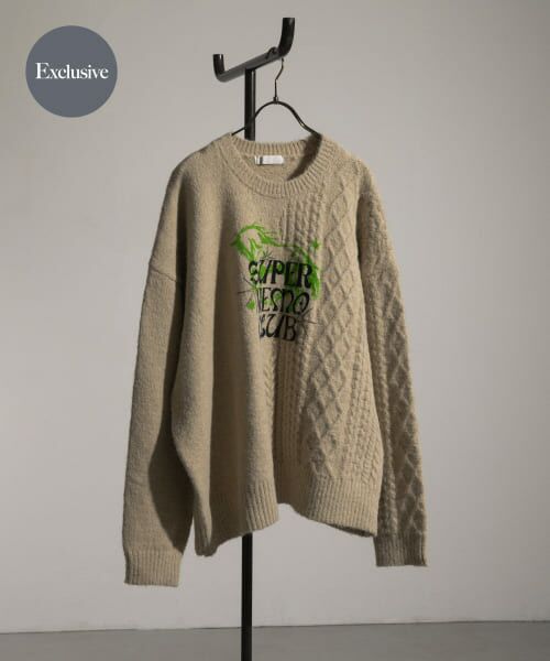 ＊＊SENSE OF PLACE by URBAN RESEARCH / センスオブプレイス バイ アーバンリサーチ ニット・セーター | 『別注』SHUHEI KOKI×SENSE OF PLACE　プリントニット（GREIGE）