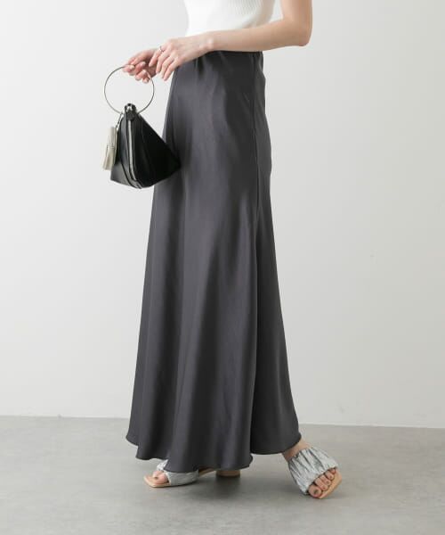 ＊＊SENSE OF PLACE by URBAN RESEARCH / センスオブプレイス バイ アーバンリサーチ スカート | 『一部WEB限定カラー』ナローサテンスカート（CHARCOAL）