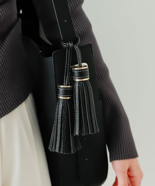 ＊＊SENSE OF PLACE by URBAN RESEARCH / センスオブプレイス バイ アーバンリサーチ チャーム | 『WEB/一部店舗限定』タッセルチャーム（BLACK）