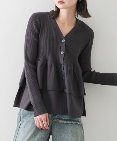 ＊＊SENSE OF PLACE by URBAN RESEARCH / センスオブプレイス バイ アーバンリサーチ カーディガン・ボレロ | Vネックペプラムカーディガン（CHARCOAL）