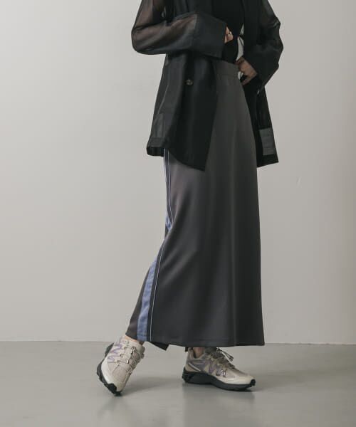 ＊＊SENSE OF PLACE by URBAN RESEARCH / センスオブプレイス バイ アーバンリサーチ スカート | ジップポケットサイドラインスカート（CHARCOAL）