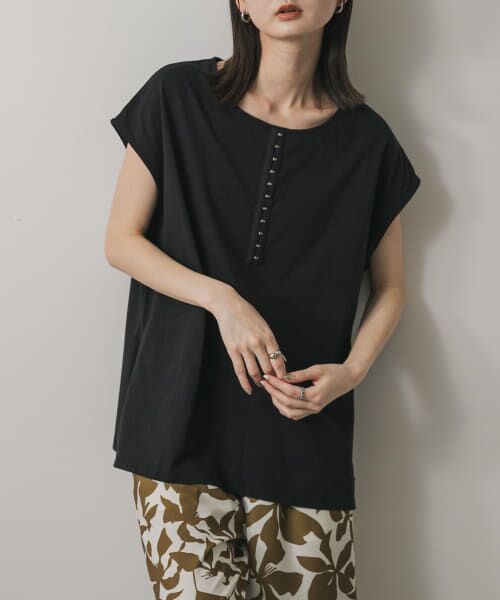 ＊＊SENSE OF PLACE by URBAN RESEARCH / センスオブプレイス バイ アーバンリサーチ Tシャツ | フロントホックフレンチスリーブカットトップ（BLACK）