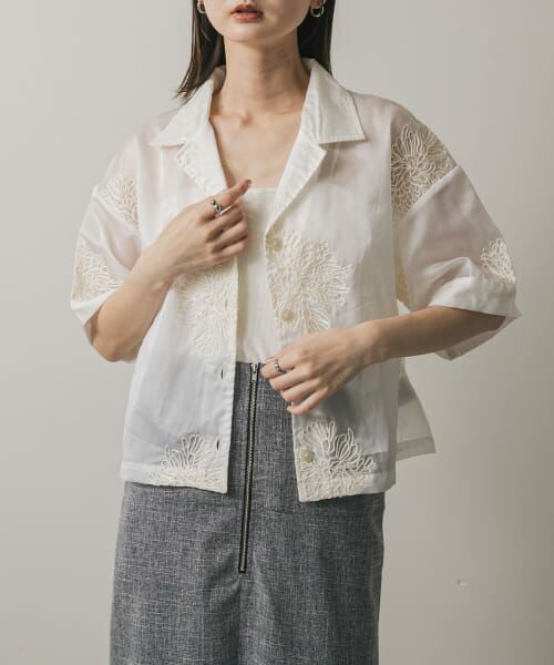 ＊＊SENSE OF PLACE by URBAN RESEARCH / センスオブプレイス バイ アーバンリサーチ シャツ・ブラウス | インドシシュウクロップドシャツ（IVORY）