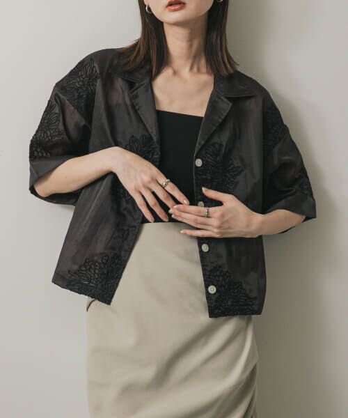 ＊＊SENSE OF PLACE by URBAN RESEARCH / センスオブプレイス バイ アーバンリサーチ シャツ・ブラウス | インドシシュウクロップドシャツ（BLACK）