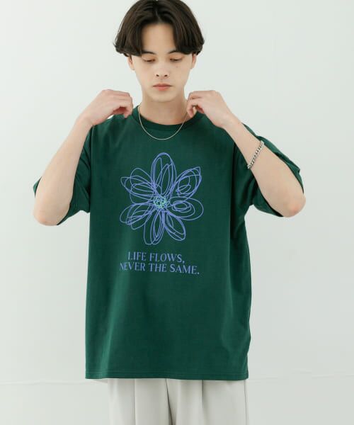 セール】 フラワーアートグラフィックショートスリーブTシャツ