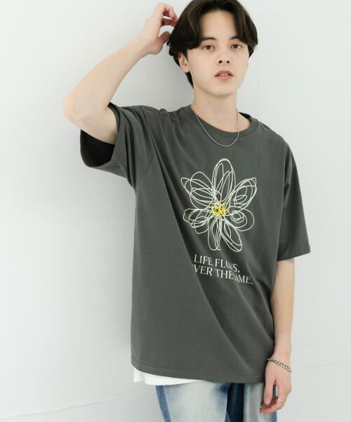 【新品】SELEZZA LONDON Tシャツ トップス フラワー 花 セール】 フラワーアートグラフィックショートスリーブTシャツ