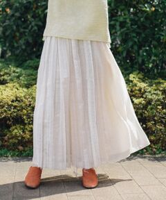 【muller × SHIPS】<br>取り入れるだけでコーディートの主役になってくれる華やかなプリーツスカート。<br>素材を別注した特別感のあるアイテムです。<br><br>【muller of yoshiokubo】<br>デザイナ－の久保嘉男さんはPhiladelphia University's School ｏｆ Textile & Science ファッションデザイン学科卒業後、2000～04年までNY BERGDORF GOODMAN / BARNY'S NEW YORK / SAKS FIFTH AVENUE などの顧客を抱えるオ－トクチュ－ルデザイナー　　ロバ－トデンス氏のもと4年間クチュ－ルの全てのコレクションの作製に携わる。04年9月゛　yoshio kubo " s/sMen's & Ｗｏｍｅｎｓ Collectionを発表。06年10月゛muller of yoshiokubo″とブランド名を改め07ｓ/ｓ発表。”Ｄｒｅｓｓ  ｆｏｒ daily life”をコンセプトにドレスラインをメインにコレクションを展開している。<br><br><br>※末永く愛用頂く為に、アテンションタグ・洗濯ネームを必ずご確認の上、着用又はお取り扱い下さい。