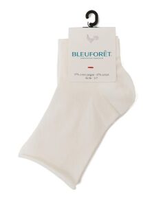 BLEU FORETよりコットンショートソックスのご紹介です。<br>シンプルでデイリーに使えるソックスは色違いで欲しいアイテムです。<br><br><br>【BLEU FORET】（ブリューフォレ）<br>フランスでレディース靴下のシェアNo. 1を誇るブランドです。<br>BLEU FORETはフランス語で「青い森」の意味。<br>その名のとおり、空気がきれいで森が広がるフランスの田舎にそのファクトリーをもっています。<br><br>※仕入れ時期によりロゴやマークが変更になる場合がございます。予めご留意下さい。<br>※末永く愛用頂く為に、アテンションタグ・洗濯ネームを必ずご確認の上、着用又はお取り扱い下さい。<br>