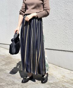 【MAISON No.8】SHIPS別注<br><br>1から依頼したSHIPS別注のギャザースカート。<br>マルチストライプとの柄の組み合わせが１枚で着映えするデザイン。<br>バッグウエストがゴム仕様なので着心地も◎<br>短すぎず長すぎない程よい着丈が、サンダル・フラットシューズ・ブーツにと幅広く着回せます。<br>デザイン性のある1枚なので、シンプルになり過ぎない大人な遊び心のあるスタイルが楽しめるスカートです。<br><br><br>【MAISON No.8】<br>スタイリストの酒井美方子氏と古着通である松本香織氏のフィルターを通して、東京を拠点にPOP-UP形式でUSED品をメインに国内外から集めた‘’今、気になる宝物‘’を展開しているブランド。<br><br><br>※ご自宅で手洗い可能です。<br>※1点1点、柄の出方が若干異なります。予めご了承下さい。<br>※末永く愛用頂く為に、アテンションタグ・洗濯ネームを必ずご確認の上、着用又はお取り扱い下さい。<br><br><br><font color=RED>※画像の商品はサンプルです。 </b></font><br>実際の商品と仕様、加工、サイズが若干異なる場合がございます。<br><br><br>※屋外での撮影画像は、光の当たり具合で色味が異なって見える場合があります。商品の色味は、スタジオでの詳細画像をご参照ください。