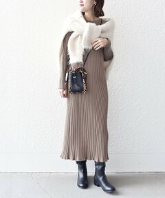 ■デザイン<br>スイスオーガニックコットンを使用したリブニットワンピースです。<br>女性らしいシルエットがポイントで、スタイルアップしてくれます。<br>裾にむけてAラインのシルエットになっているので、程よいフレア感が素敵なデザインです。<br><br>■素材<br>スイスコットンを使用しています。<br>通常のコットン糸に比べ天然繊維の光沢感があり目面がきれいな糸です。<br>柔らかい触りながらも、程よくしっかりした素材なのでシルエットがきれいに出る糸です。<br>オーガニックコットンなので有機栽培/加工工程で化学処理を使用せず体にも地球環境にも優しい製品となっております。<br>またご自宅で手洗いが可能なイージーケアなのもポイントです。<br><br>■コーディネート<br>１枚でそのまま着て頂くとフェミニンな印象。<br>カジュアルに着こなしたい時は、下にパンツをレイヤードしてスニーカー合わせもおすすめです。<br>パンプスやブーツなどを合わせても素敵です。<br>１枚で色々な着こなしが出来る汎用性のあるワンピースです。<br><br>※ブラック、ブラウンはWEB限定カラーになります。<br><br>-------------------------------------<br>生地の厚み：中間<br>伸縮性：有<br>透け感：無(オフホワイトやや有)<br>光沢感：無<br>水洗い：可<br>-------------------------------------<br>【スタッフ着用コメント】<br>《スタッフ1》<br>身長:156cm/体型:細身/普段サイズ:36/着用サイズ:ONE SIZE<br>サイズ感：すっきりとしたシルエット。リブなので無理なく動きやすい伸縮性があって◎。<br>高身長の方はブーツやボトムス合わせがおすすめです。<br>コメント：1枚着としてはもちろん、気温に合わせニットをレイヤードさせたスタイリングも可能です。アウター合わせでも着ぶくれしないので重宝します。<br>-------------------------------------<br>《スタッフ2》<br>身長:159cm/体型:細身/普段サイズ:36/着用サイズ:ONE SIZE<br>サイズ感：程良く体に沿うサイズ感。着丈は足首くらい。<br>コメント：濃色は一枚で着ても透け感は気になりませんでした。肌触りが良く体のラインをきれいに見せてくれます。<br>-------------------------------------<br><br>※末永く愛用頂く為に、アテンションタグを必ずご確認の上、着用又はお取り扱い下さい。<br><br>※屋外での撮影画像は、光の当たり具合で色味が異なって見える場合があります。商品の色味は、スタジオでの詳細画像をご参照ください。<br><br><font color="RED">※画像の商品はサンプルです。 </font><br>実際の商品と仕様、加工、サイズが若干異なる場合がございます。</p>