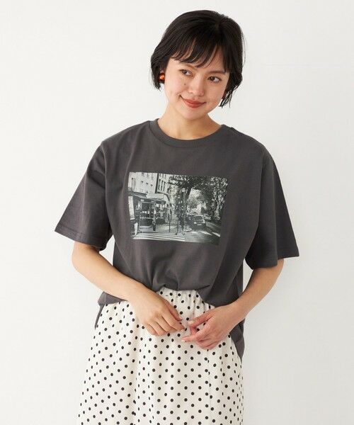 SHIPS for women / シップスウィメン Tシャツ | SHIPS Colors:〈洗濯機可能〉クロッシング フォト TEE | 詳細25