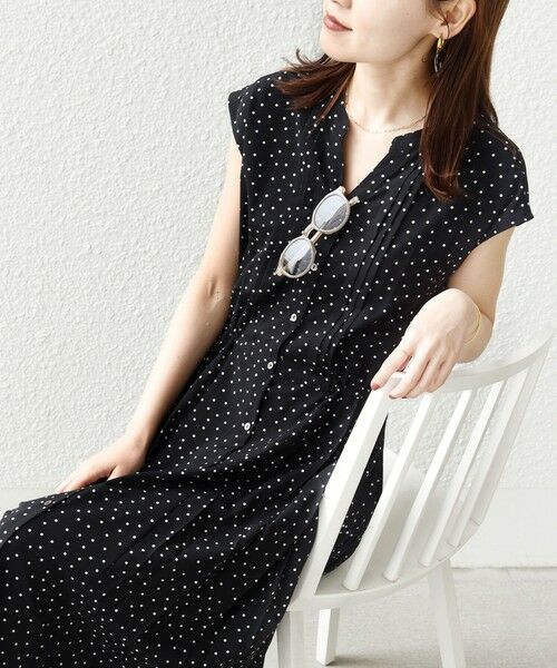 SHIPS / シップス ロング・マキシ丈ワンピース | 【WEB限定】〈洗濯機可能〉ドット 花柄 サイド プリーツ フレンチスリーブ ワンピース | 詳細24