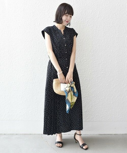 SHIPS / シップス ロング・マキシ丈ワンピース | 【WEB限定】〈洗濯機可能〉ドット 花柄 サイド プリーツ フレンチスリーブ ワンピース | 詳細25