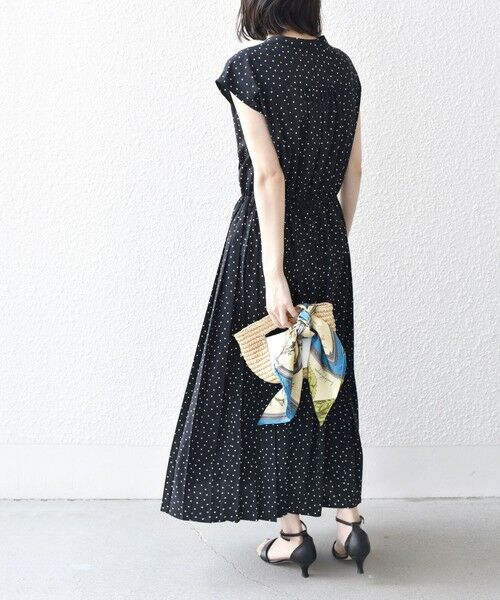 SHIPS / シップス ロング・マキシ丈ワンピース | 【WEB限定】〈洗濯機可能〉ドット 花柄 サイド プリーツ フレンチスリーブ ワンピース | 詳細28