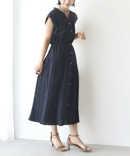 SHIPS / シップス ロング・マキシ丈ワンピース | 【WEB限定】〈洗濯機可能〉ドット 花柄 サイド プリーツ フレンチスリーブ ワンピース(ダークブルー)