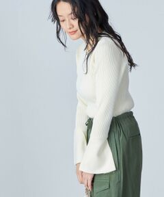 —23AW—<br><br>■デザイン<br>袖の切り替えがポイントのリブニット。<br>袖先に入ったスリットが、動くたびに女性らしさの出るデザインになっています。<br>綺麗に着ていただけるよう、タイトすぎないサイズ感にこだわりました。<br>カラー『ライトグレー』のみ、袖を配色にしたデザインになっています。<br><br>■素材<br>イズミールコットンとは・・・<br>トルコのイズミール地区で栽培されているオーガニックコットンの原綿を使用。<br>手触りが滑らかで柔らかく、良質な綿特有の光沢感がポイントです。<br>肌馴染みも良いので、着心地良くお使いいただけます。<br><br>■コーディネート<br>ハイウエストのボトムにインして着ていただくだけでポイントになる一着。<br>また、ワンピースなどのインナーに合わせて袖を見せた着用もおすすめです。<br>ボトムを選ばないので幅広い着こなしをお楽しみいただけます。<br><br>-------------------------------------<br>生地の厚み：中間<br>伸縮性：有<br>透け感：無(オフホワイトのみやや有)<br>光沢感：無<br>水洗い：可<br>-------------------------------------<br><br><br>※撮影環境により商品の色味が異なって見える場合がございます。商品のお色味は、物撮り画像をご参考にしてください。<br>※末永く愛用頂く為に、アテンションタグを必ずご確認の上、着用又はお取り扱い下さい。<br><br><font color="RED">※画像の商品はサンプルです。 </font><br>実際の商品と仕様、加工、サイズが若干異なる場合がございます。</p>