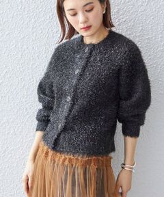 ■デザイン<br>ヘアリーで贅沢なフィルムラメの素材が特徴のクルーネックカーディガンです。<br>コンパクトな丈感、袖ボリュームなフォルムが女性らしく、バランスのとりやすい形です。<br>合わせしだいで、カジュアルにもフェミニンにもできるアイテムです。<br><br>■素材<br>繊細で柔らかいポリエステルフィルム糸をラミネート加工し、細いスラリット巾にカットした素材です。<br>フィルムラメふんだんに使用し、贅沢な生地感に仕上がっています。<br><br>■お問い合わせ品番：316-25-0341<br><br>※末永く愛用頂く為に、アテンションタグ・洗濯ネームを必ずご確認の上、着用又はお取り扱い下さい。<br>