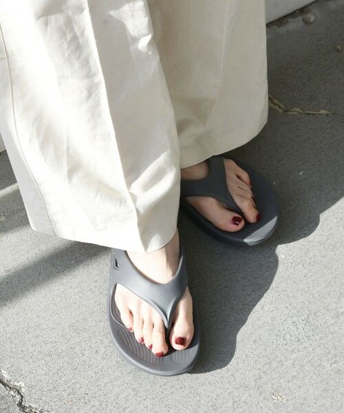 SHIPS / シップス サンダル | 《一部追加予約》OOFOS: OOoriginal ウーオリジナル トングサンダル | 詳細4