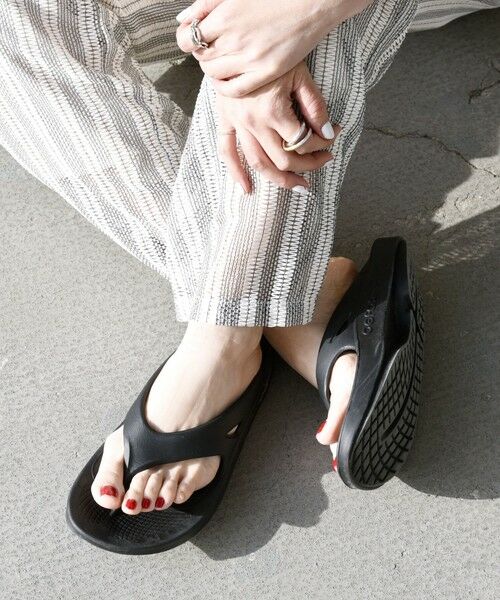 SHIPS / シップス サンダル | 《一部追加予約》OOFOS: OOoriginal ウーオリジナル トングサンダル | 詳細5