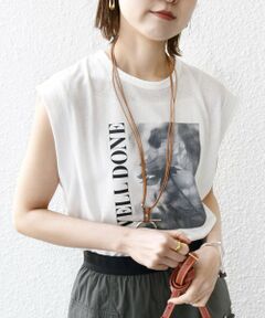 —24SS—	<br>	<br><b>フォトプリントが目を惹くノースリーブTEEシャツ</b>	<br>	<br>■デザイン	<br>透け感のあるシアー生地にフォトプリントを施したTEEシャツ。<br>ゆったりめのノースリーブで、腕周りもふわっとカバーしてくれる形です。<br>さらっとボトムに重ねて着ても、インしても決まりやすいデザインです。<br><br>■素材<br>ラフ感のあるシアー素材。<br>ご自宅でお洗濯が可能です。<br><br>■コーディネート	<br>一枚でさらっと着ても、ジャケットやシャツのインナーとしても着回しが可能。<br>スラックスにインしたり、フレアスカートにゆるっと合わせるスタイリングもおすすめです。<br><br>■お問い合わせ品番：	312-31-2877<br>	<br>【+81BRANCA】(ハチイチブランカ)<br>大人のためのハンサムCHICカジュアルメンズテイスト、ミリタリー、古着からインスパイアを受け、女性らしさを再解釈したスタイルを提案します。<br>	<br>-------------------------------------	<br>生地の厚み：薄手<br>伸縮性：有<br>透け感：オフホワイト有<br>光沢感：無<br>水洗い：可<br>-------------------------------------<br><br>※この製品のプリントは特殊な加工をしています。プリントは永久的なものではなく、揉まれたり、擦られたりすると剥離しやすくなります。また、水洗いやクリーニングを繰り返すことにより多少色合い等が薄くなります。<br>※撮影環境により商品の色味が異なって見える場合がございます。商品のお色味は、物撮り画像をご参考にしてください。<br>※末永く愛用頂く為に、アテンションタグを必ずご確認の上、着用又はお取り扱い下さい。<br><br><font color="RED">※画像の商品はサンプルです。 </font><br>実際の商品と仕様、加工、サイズが若干異なる場合がございます。</p>