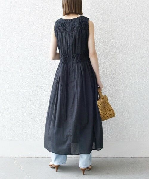 SHIPS / シップス ロング・マキシ丈ワンピース | 【WEB限定】SHIPS any: ハンドスモッキング  コットン フレア ノースリーブ ワンピース | 詳細11