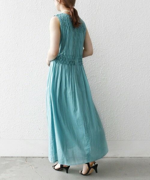 SHIPS / シップス ロング・マキシ丈ワンピース | 【WEB限定】SHIPS any: ハンドスモッキング  コットン フレア ノースリーブ ワンピース | 詳細18