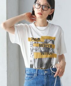 —24FW—<br><br><b>1枚着としてもインナーとしても映える プリントTシャツ</b><br><br>ホッドロックをこよなく愛したジョン・ジャック・マーサーのストーリーを題材に、ムードの異なるプリントTEEを6種類展開。<br>出身のカルフォルニアで過ごし感じたムードやホッドロッドとの出会いのシーン、ホッドロッドガールのイメージをプリントで表現しています。<br>大胆な配色のフォトプリントから、シンプルで大人な配色のロゴプリントまで幅広く選べるデザインでご用意しています。<br><br>■お問い合わせ品番：312-34-0170<br><br>■J.J.MERCER<br>ファッション界で、25年間ものデザイン経験を持つ、ベテランのイギリス人デザイナーが手掛けるブランド。<br>イギリスとアメリカの、伝統的なテイストを紛れもなくミックスさせたスタイルと、古着に対する深い情熱からなるコレクションが中心。<br>「John Jack Mercer」という、架空の人物のストーリーがベースになっており、各シーズンのヒントとなる要素はストーリー内に眠っているという一風変わったコンセプトでトータルラインナップを展開。<br><br>-------------------------------------<br>生地の厚み：中間<br>伸縮性：有<br>透け感：ライトホワイト・ホワイト有、ライトブルー・スカイブルーやや有<br>光沢感：無<br>水洗い：可<br>-------------------------------------<br><br>※白・淡色のものは無蛍光洗剤をご使用ください。<br>※濃色と白・淡色ものは分けて洗ってください。<br>※アイロンの際はあて布をご使用ください。<br>※プリントは永久的なものでなく、着用や洗濯を繰り返すことにより、ひび割れや脱落することがあります。ご注意ください。<br>※湿った状態や着用中の摩擦により他の物に移染する恐れがあります。ご注意ください。<br>※着用中の摩擦や洗濯により毛羽立ちや毛玉が生じる事がありますので、取り扱いにご注意ください。<br>※多少色落ちしますので単品で洗ってください。<br>※洗濯後はすぐに形を整え陰干ししてください。<br>※日光や照明に長時間当たると変色の原因になりますのでご注意ください。<br>※撮影環境により商品の色味が異なって見える場合がございます。商品のお色味は、物撮り画像をご参考にしてください。<br>※サイト上のカラー表記と商品タグのカラー名が異なる場合がございます。<br>※末永く愛用頂く為に、アテンションタグを必ずご確認の上、着用又はお取り扱いください。<br><br><font color="RED">※画像の商品はサンプルです。 </font><br>実際の商品と仕様、加工、サイズが若干異なる場合がございます。</p><br>