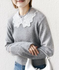 —24FW—<br><br><b>レースブラウスをレイヤードしているような華やかニット</b><br><br>■デザイン<br>スパンコール刺繍が施された襟付きのニットプルオーバー。<br>ふわふわの素材感が可愛い一枚です。<br>ベーシックな形で、程よくコンパクトなサイズ感なのでボトムも選ばず合わせられます。<br>襟は取り外し可能なので、その日の気分で変えられます。<br><br>■素材<br>ふんわり感のある毛足が特徴の素材。<br>ご自宅で手洗いが可能です。<br><br>■コーディネート<br>襟付きの時はデニムやスラックスなどのパンツと合わせれば、甘すぎない絶妙なバランスのコーデに！<br>クラシカルにスカート合わせも素敵です。<br><br>■お問い合わせ品番：316-05-0902<br><br><br>-------------------------------------<br>生地の厚み：中間<br>伸縮性：有<br>透け感：クリームやや有<br>光沢感：襟有<br>水洗い：可<br>-------------------------------------<br><br><br>※生産状況により店舗にて販売する場合もございます。<br>※【着丈】こちらの商品は肩から一番高い位置より計測しております。予めご留意ください。<br>※摩擦により毛羽立ちや毛玉が生じやすいため、連続着用はお避けください。<br>※毛玉が生じた場合は、毛玉取り器等で除去してください。<br>※撮影環境により商品の色味が異なって見える場合がございます。商品のお色味は、物撮り画像をご参考にしてください。<br>※末永く愛用頂く為に、アテンションタグを必ずご確認の上、着用又はお取り扱いください。<br><br><font color="RED">※画像の商品はサンプルです。 </font><br>実際の商品と仕様、加工、サイズが若干異なる場合がございます。</p>