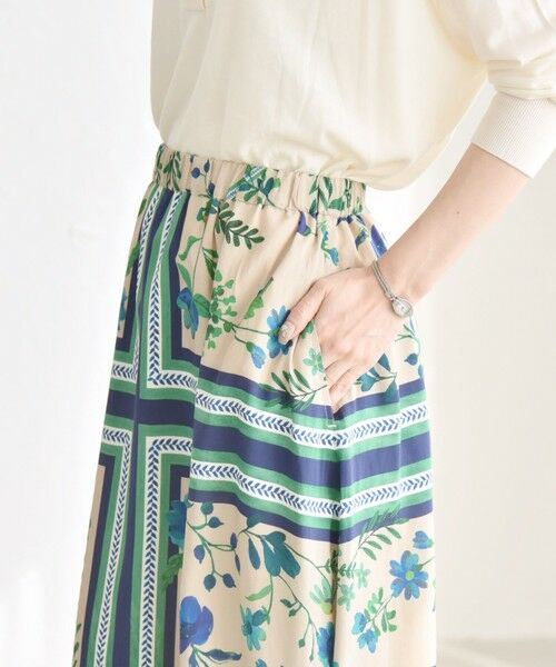 SHIPS / シップス ミニ・ひざ丈スカート | quaranciel: SPRINTEX フラワーパネル柄 スカーフ フレア スカート | 詳細11