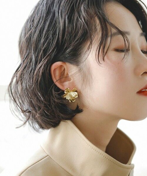 SHIPS for women/シップスウィメン quaranciel: メタリック フラワー モチーフ ピアス ゴールド ONE SIZE SHIPS for women/シップスウィメン quaranciel: メタリック フラワー モチーフ ピアス ゴールド ONE SIZE