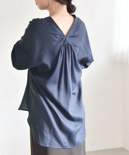 SHIPS / シップス シャツ・ブラウス | quaranciel:〈手洗い可能〉Vネック バック ギャザー ブラウス | 詳細22
