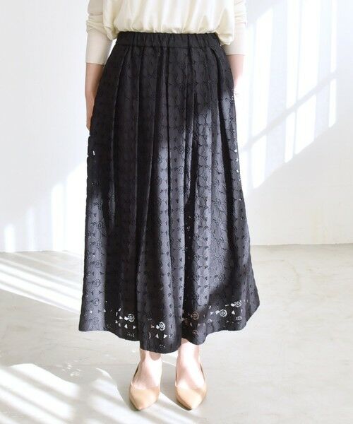 SHIPS / シップス ミニ・ひざ丈スカート | quaranciel:〈手洗い可能〉フラワー レース ランダム タック スカート | 詳細11