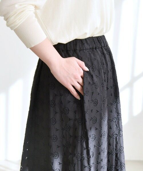 SHIPS / シップス ミニ・ひざ丈スカート | quaranciel:〈手洗い可能〉フラワー レース ランダム タック スカート | 詳細14