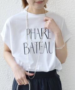 —25SS—<br><br><b>ご好評により新色「ブラウン」が登場！<br>きれいめな印象で着れる半袖ロゴTシャツ。</b><br><br>■デザイン<br>腕回りを包み込むようにカバ—してくれる肩回りのシルエットが、カジュアルな印象も残しつつ女性らしさを表現します。<br>カラー別に異なるロゴプリントにしています。<br>ロゴは存在感のあるものにしていますが素材が落ち感のあるしなやかな素材の為、ロゴTEEを品よく仕上げました。<br>1枚ではもちろんインナーとしても活躍する便利ＴＥＥシャツ。<br>ゆったりしたサイズ感ですが脇線を前に振ることにより、スリム効果もプラスされ抜け感のあるデザイン。<br>安心感のある着丈でボトムにインしてもアウトしても着やすいシルエット。<br><br>■素材<br>インドオーガニックコットン原料を使用している素材になります。<br>肌触りもよくインナーアイテムに適した生地になっております。<br>今回プラチナ・ヴェール加工を、染める前に入れることで高密度で超微細なピーチ調に仕上がり、繊細でシルキータッチなものとなっております。<br>カジュアルに見えがちな半袖TEEですが、こちらの加工によって大人っぽく少し抜け感の出るロンTEEに仕上がりました。<br><br>■コーディネート<br>素材に少し落ち感がある為、カーディガンやジャケットの下に着てもごわつき感もなく、すっきりと着こなすことができます。<br>柔らかい素材ですので上に羽織った時にほどよい素材の対比がポイントになります。<br>もちろん暖かくなれば１枚でも大活躍なTEEシャツの為、長い時期着用していただけます。<br><br>■お問い合わせ品番：312-32-1011<br><br>-------------------------------------<br>生地の厚み：中間<br>伸縮性：有 <br>透け感：ホワイト系有 <br>光沢感：無<br>ポケット：無<br>水洗い：可 <br>-------------------------------------<br><br>※日光や照明等に長時間当たると色褪せしますのでご注意ください。<br>※雨や汗に濡れた状態での摩擦により、色落ちする恐れがございますのでご注意ください。<br>※撮影環境により商品の色味が異なって見える場合がございます。商品のお色味は、物撮り画像をご参考にしてください。<br>※末永く愛用頂く為に、アテンションタグを必ずご確認の上、着用又はお取り扱いください。<br><br><font color="RED">※画像の商品はサンプルです。 </font><br>実際の商品と仕様、加工、サイズが若干異なる場合がございます。</p>