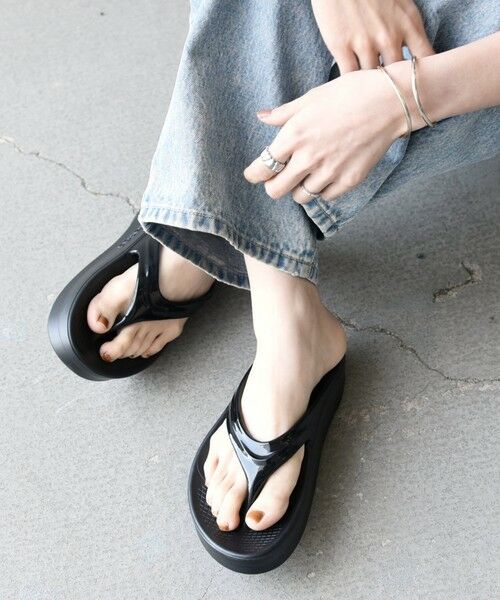 SHIPS for women/シップスウィメン OOFOS: OOMEGA ウーメガ トング サンダル ブラック 24 SHIPS for women/シップスウィメン OOFOS: OOMEGA ウーメガ トング サンダル ブラック 24
