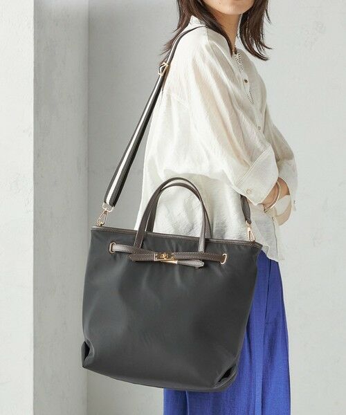 美品 ✨シップス トートバッグ グレー ビジネス A4収納可 肩掛け シボ革 ポーチ付き 本革 トートバッグ シボレザー肩掛け[品番