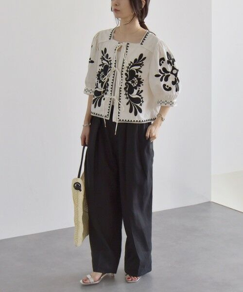 SHIPS / シップス シャツ・ブラウス | quaranciel:〈洗濯機可能〉エンブロイダリー スクエアネック ブラウス | 詳細1