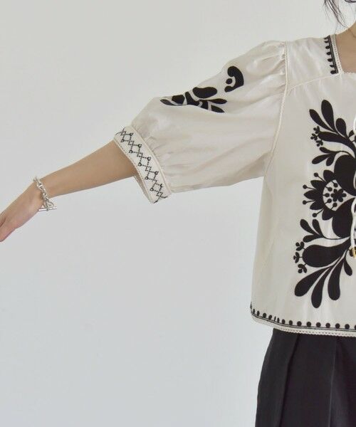SHIPS / シップス シャツ・ブラウス | quaranciel:〈洗濯機可能〉エンブロイダリー スクエアネック ブラウス | 詳細13