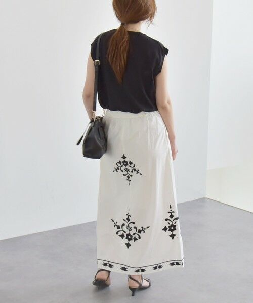 SHIPS / シップス ロング・マキシ丈スカート | quaranciel:〈洗濯機可能〉エンブロイダリー フレア ロング スカート | 詳細2