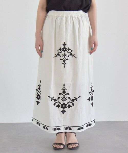 SHIPS / シップス ロング・マキシ丈スカート | quaranciel:〈洗濯機可能〉エンブロイダリー フレア ロング スカート | 詳細10