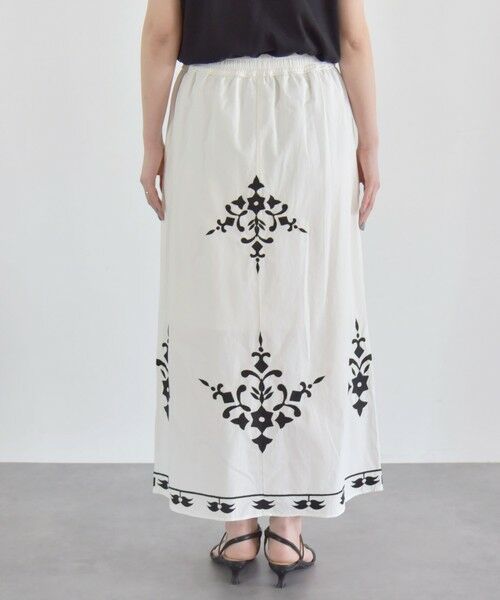 SHIPS / シップス ロング・マキシ丈スカート | quaranciel:〈洗濯機可能〉エンブロイダリー フレア ロング スカート | 詳細12
