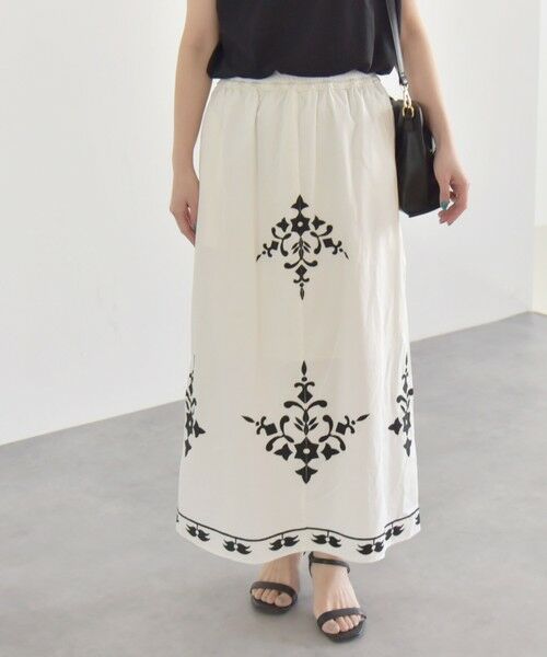 SHIPS / シップス ロング・マキシ丈スカート | quaranciel:〈洗濯機可能〉エンブロイダリー フレア ロング スカート | 詳細3