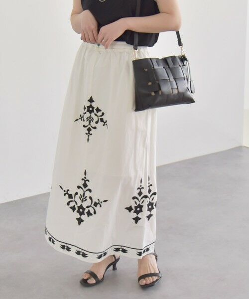 SHIPS / シップス ロング・マキシ丈スカート | quaranciel:〈洗濯機可能〉エンブロイダリー フレア ロング スカート | 詳細4