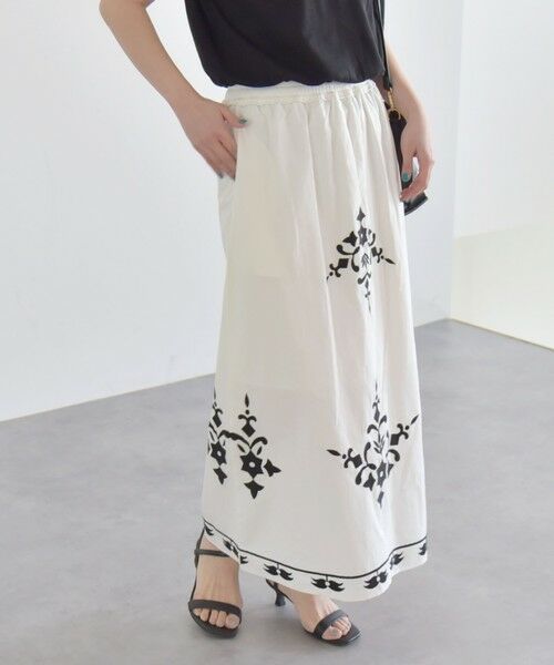 SHIPS / シップス ロング・マキシ丈スカート | quaranciel:〈洗濯機可能〉エンブロイダリー フレア ロング スカート | 詳細5