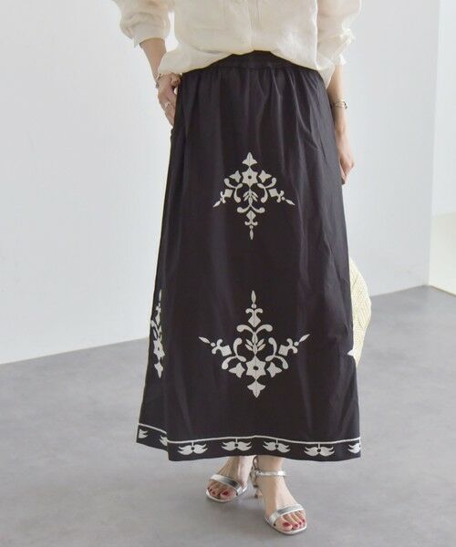 SHIPS / シップス ロング・マキシ丈スカート | quaranciel:〈洗濯機可能〉エンブロイダリー フレア ロング スカート | 詳細15