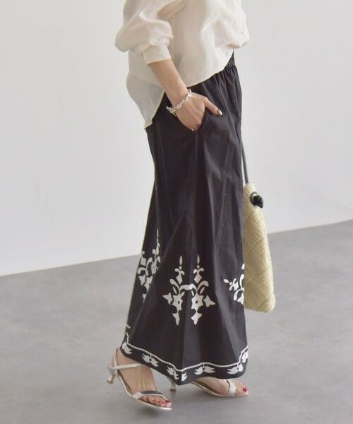 SHIPS / シップス ロング・マキシ丈スカート | quaranciel:〈洗濯機可能〉エンブロイダリー フレア ロング スカート | 詳細16
