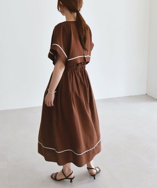 SHIPS / シップス ロング・マキシ丈ワンピース | quaranciel:〈洗濯機可能〉ケープデザイン パイピング ワンピース | 詳細20