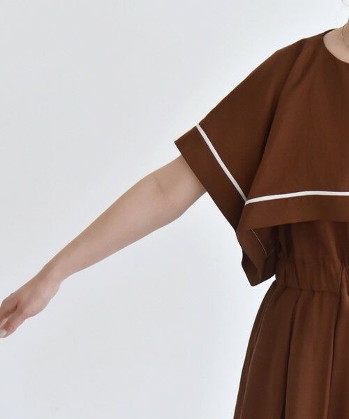 SHIPS / シップス ロング・マキシ丈ワンピース | quaranciel:〈洗濯機可能〉ケープデザイン パイピング ワンピース | 詳細30