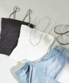 ■デザイン<br>ストラップ２本のデザイン。<br>紐のバックデザインも内側寄りにとめている為、後ろ姿もポイントになります。<br>ストラップ部分はゴム素材を使用している為メリハリがあります。<br>カップ部分は安心感あるものを使用していますが締め付け感を強くしすぎると着心地が悪くなってしまうため、フィット感は重要視しつつも着ていてもノンストレスなサイズ感にしています。<br>素材がとても軽い為、毎日着たくなる着心地でつくりました。<br>胸部分のラインもまっすぐにしている為、羽織を上から着た際も大人っぽい印象になります。<br><br>■素材<br>着た時の着心地を重視してストレッチが大きくきいている素材です。<br>カジュアルになりすぎないようにサイクロンコンパクトの微強撚糸を使用することで毛羽が少なくキレイな表情で清涼感のある素材にしました。<br>加工でバイオをかけることでよりクリアな表情としなやかな風合いを出しています。<br>ハイゲージで編むことで目のつまったストレッチ性が高いです。接触冷感の機能もついていて夏に嬉しい1枚です。<br><br>■コーディネート<br>シャツを開けて着た時のインナーや透けているブラウスなどの下にも使える抜群インナー。<br>ブラウスの下から透けても、開けているシャツから見えてもヘルシーなサイズ感にしているため、着回ししやすいです。<br><br>■お問い合わせ品番：312-53-0052<br><br>※末永く愛用頂く為に、アテンションタグを必ずご確認の上、着用又はお取り扱いください。