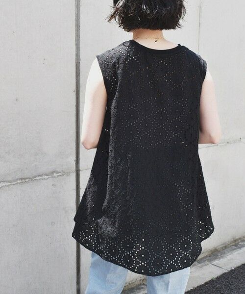 SHIPS / シップス シャツ・ブラウス | quaranciel:〈手洗い可能〉フラワー 刺繍 アイレット ノースリーブ フレア プルオーバー | 詳細19